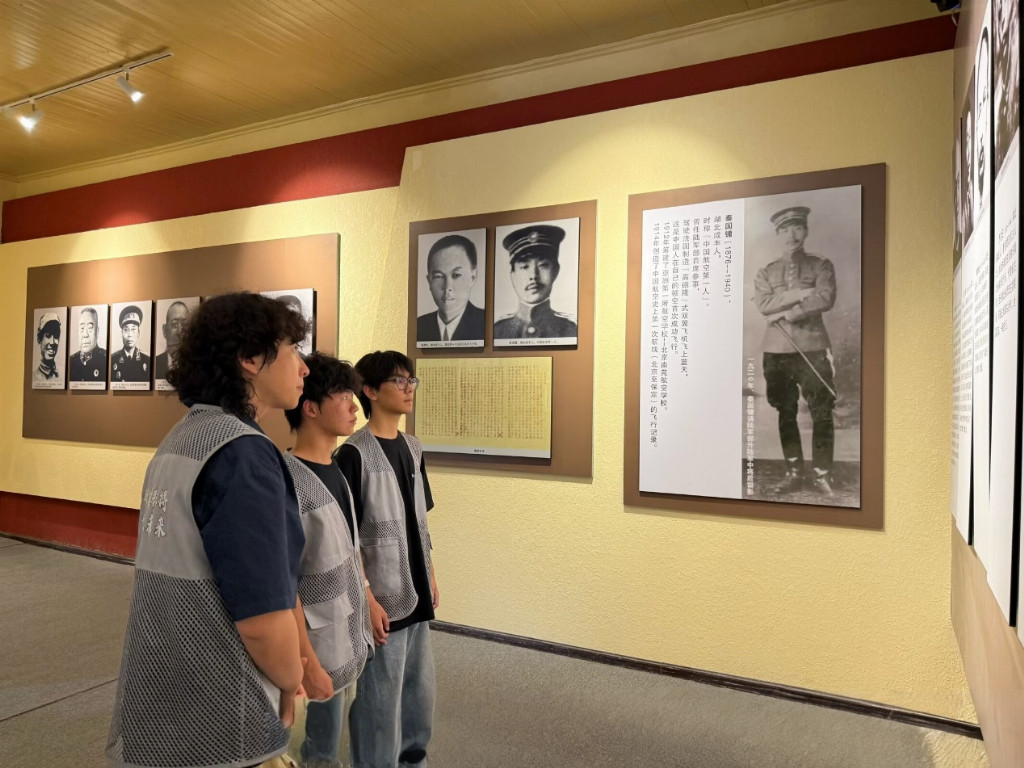 武汉东湖学院学子赴恩施探索“红色+非遗”融合新路径